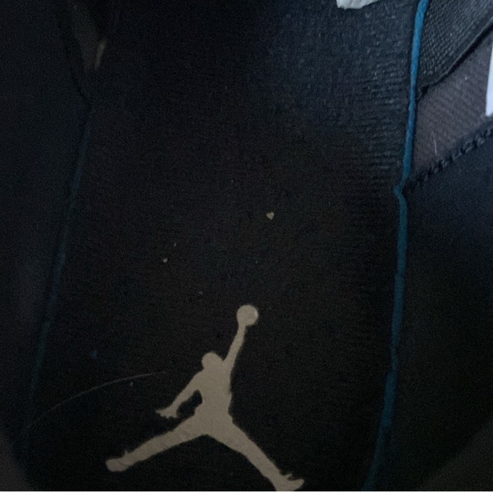 Men’s Jordan CMFT 10.5 Black and White - Picture 4 of 5